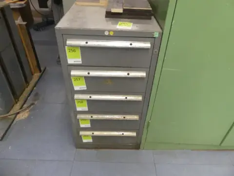 Шафа для майстерні без вмісту