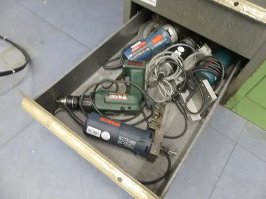 Trapano a percussione, smerigliatrice angolare, macchine manuali