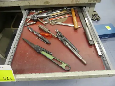 Lot d'outils de travail des métaux