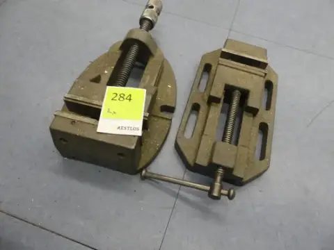 2 étaux