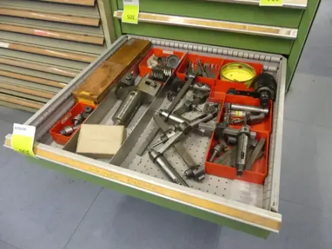 Lot d'outils de coupe, fraises à chanfreiner, alésoirs, forets