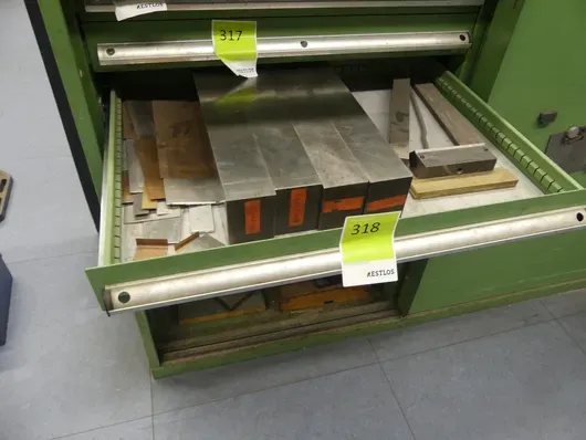 Metal bloklar, kesimler, sıkma takımları seti