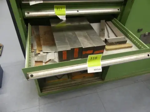Metal bloklar, kesimler, sıkma takımları seti