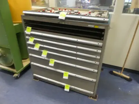 Armadio metallico a cassetti Pohlschröder, senza contenuto