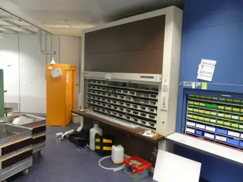 Kardex Lektriever 110 E scaffale rotante paternoster con contenuto