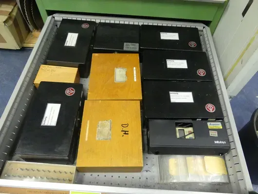 Lot de jeux de calibres et vis de mesure à insérer