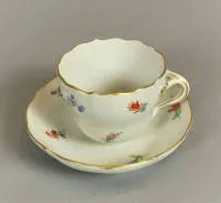 Taza de moca Meissen con marca de espadas, primera mitad del siglo XX