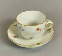 Taza de moca Meissen con marca de espadas, primera mitad del siglo XX