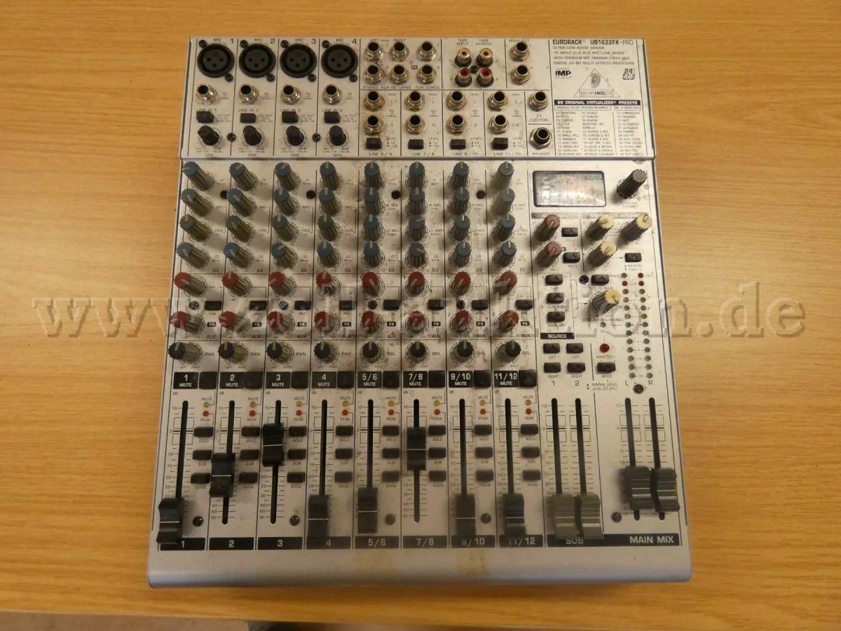 1 komad Behringer Eurorack UB 1622 FX Pro mikser