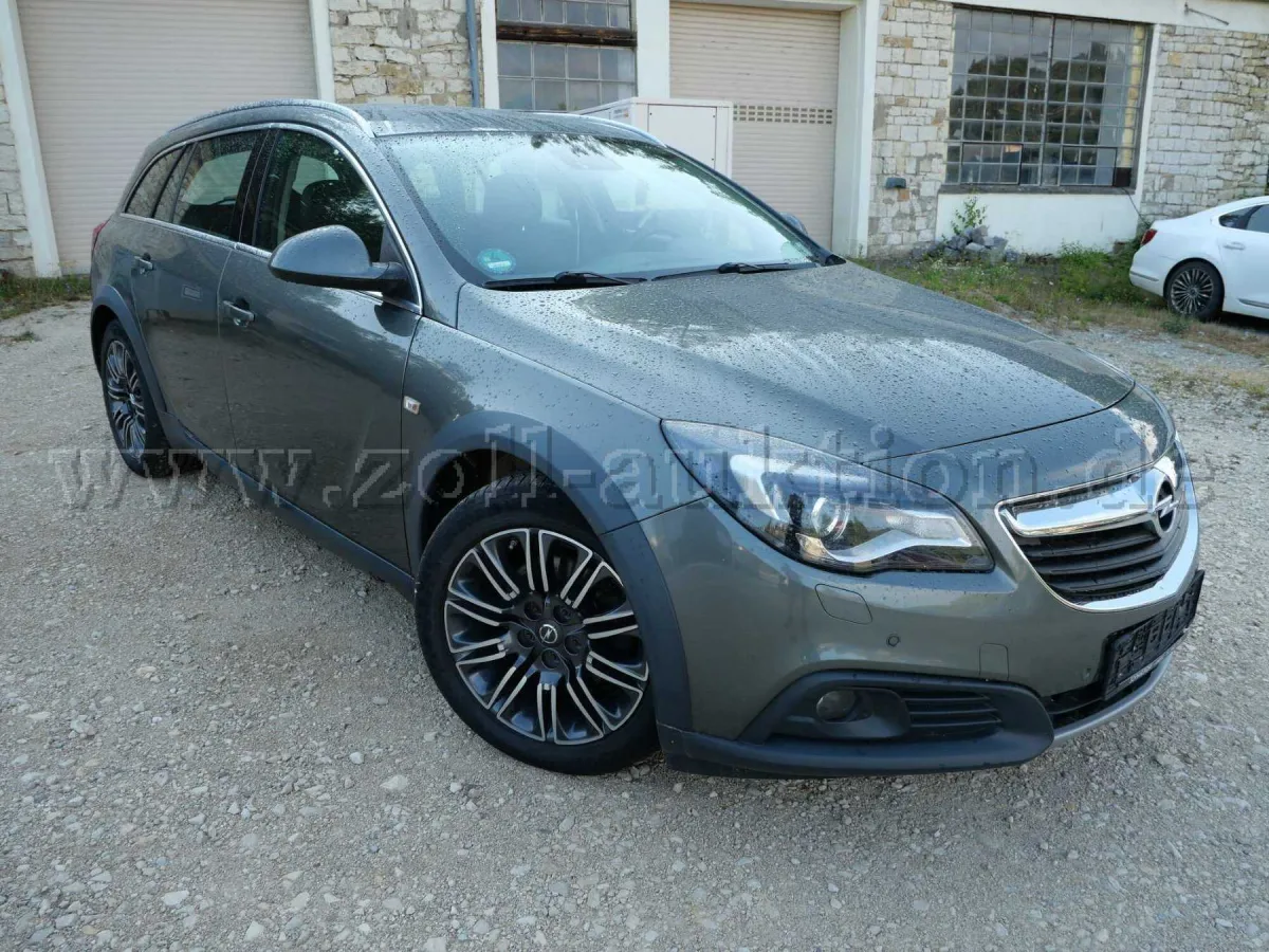 1辆Opel Insignia Country Tourer 2.0 CDTI 4x4 ecoFlex