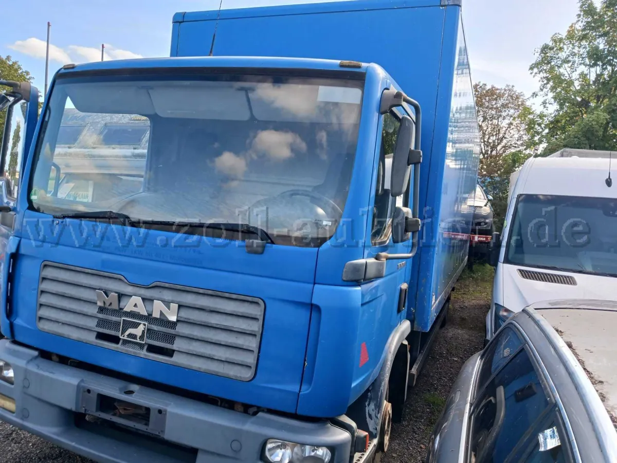 1 camion MAN TGL 10/12180, blu