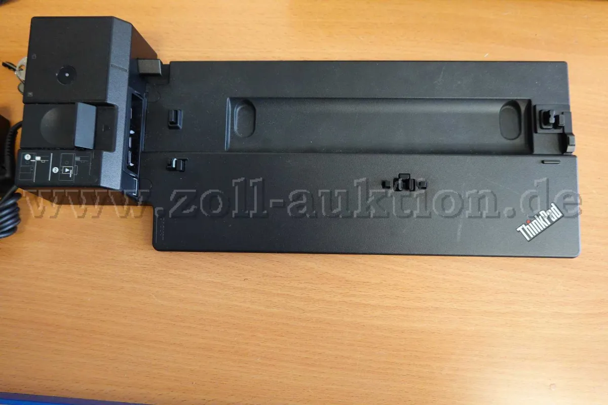 1 док-станція Lenovo Ultra Dock 135W