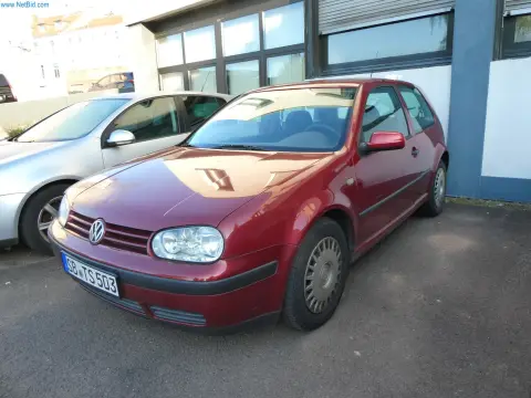 سيارة Volkswagen Golf 4 1.6i