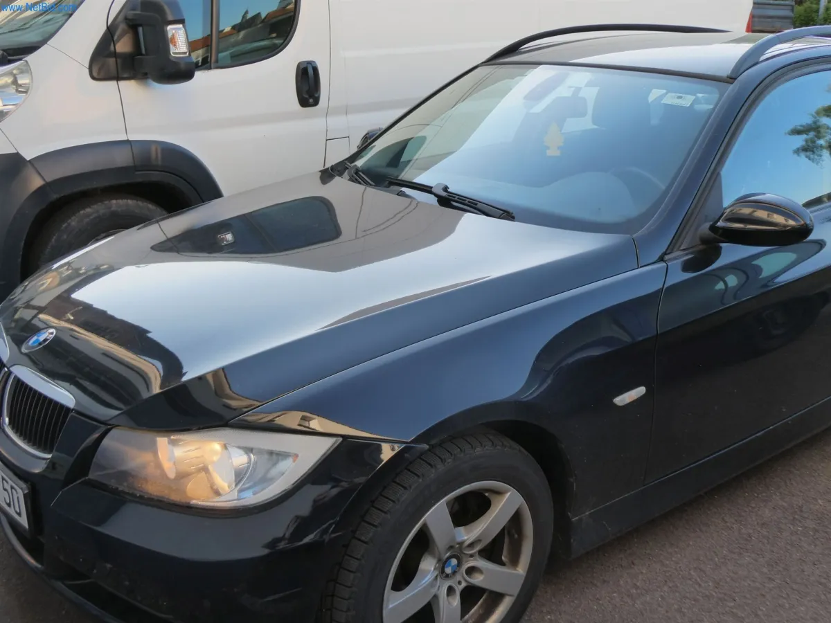 Osobní automobil BMW 318i Touring
