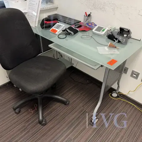 مكتب زجاجي