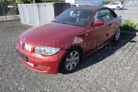 1 BMW кабріолет 1 серії - автомобіль для ремонту