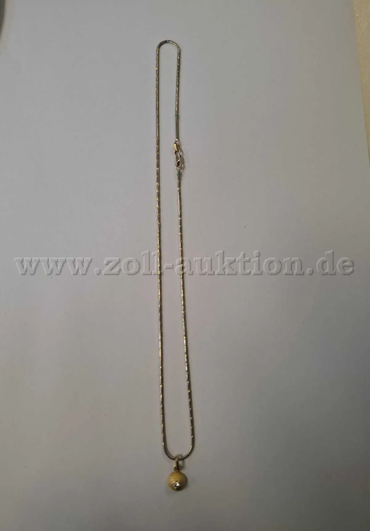 Gouden ketting met ronde hanger en steen, 585 goud