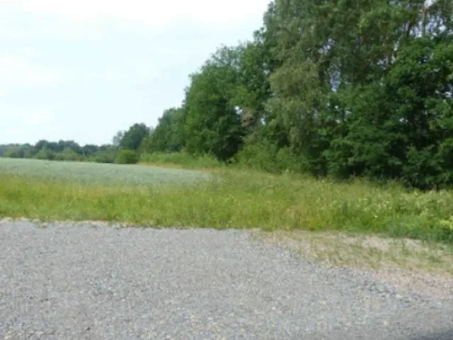 Kontraktfri grund vestligt, neden for A73