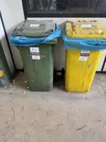 4 sekajäteastiaa, muovi
