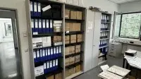 3 arkistohyllyä, yhteensä 1 arkistokaappi - nouto hyväksynnän jälkeen