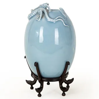 Jarrón "Chilong" con esmalte azul cielo, marca Yongzheng, China, finales de la dinastía Qing a la República.