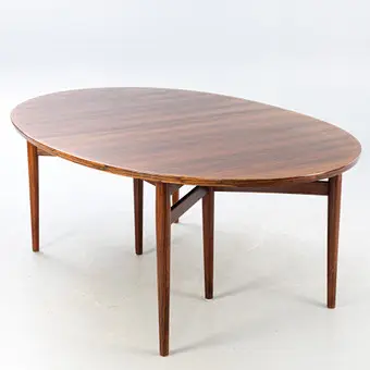 ARNE VODDER. Mesa de comedor extensible modelo 212 en palisandro de Río, con dos tablones de extensión, Sibast, Dinamarca, años 1960.