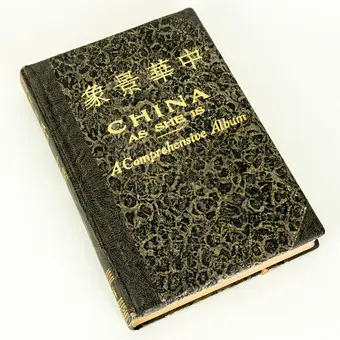 WU LIANDE (L. T. WU 伍聨德). CHINA AS SHE IS: A Comprehensive Album 中华景象 (első kiadás, második lenyomat), Sanghaj, 1934.