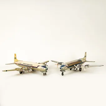 Dos aviones de hojalata SAS, Made in Japan, años 1950-1960 (2).