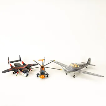 Műanyag modell / játék gyűjtemény: egy helikopter és két repülőgép (3).