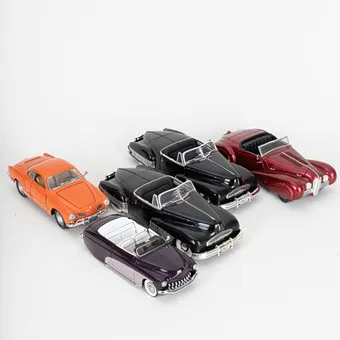 Lote de cinco coches de modelo 1/18: entre otros Guiloy, Danbury Mint y Anson (5).