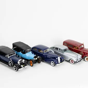 Cinco coches de modelo 1/18, varios fabricantes, entre otros Signature Models y Sun Star (5).