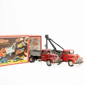 SCHUCO. Camión de radiocontrol eléctrico, 6077, y grúa Electro-Construction, Núremberg, años 1950 y 1960 (2).