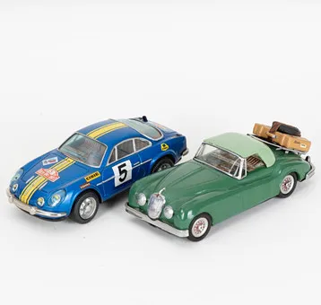 Két bádogautó: Daiya Japan, Alpine Renault és egy Jaguar, 1950-es–1970-es évek (2).