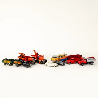 TEKNO, lote con Dodge Coal & Coke Tipper Truck & Trailer y dos coches Volvo, Dinamarca, 2.ª mitad del siglo XX (9).