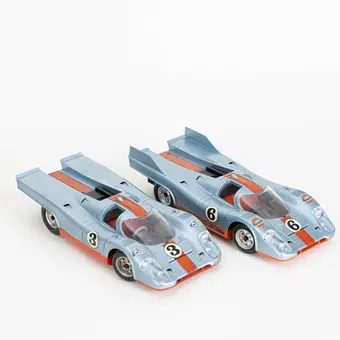 SCHUCO. Dos coches de carreras, Porsche 1917 'Gulf Racing', Fürth, años 1970 (2).