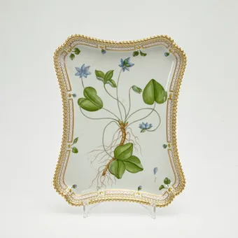 ROYAL COPENHAGEN. Tortatál / tálca, 'Flora Danica', porcelán, 1790-es évek terve, Dánia.