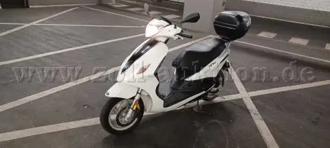 1 skuter Piaggio Fly 50, uszkodzony