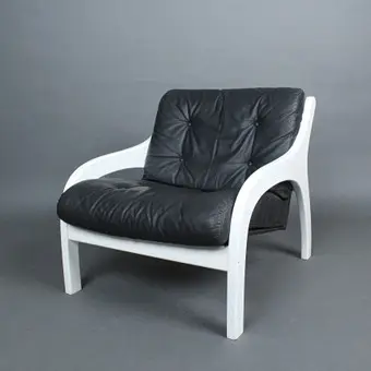 CLAUDIO SALOCCHI. Käsinojatuoli Sormanille, malli 'Vivalda', tekstiilinahka, puu, 1960-luku, Italia.