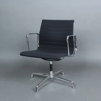 CHARLES & RAY EAMES. Vitralle, työtuoli / Aluminium Chair malli "EA108", suunnittelu 1958, USA.