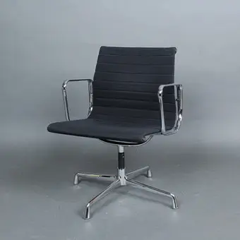 CHARLES & RAY EAMES. Vitralle, työtuoli / Aluminium Chair malli "EA108", suunnittelu 1958, USA.