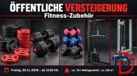 Konvolut af nye fitnessartikler: metal- og cement-plastvarer — håndvægte og vægtskiver, korte håndvægtsæt à 30 kg, håndvægtsæt med opbevaringspyramider samt vægtskiver af cement overtrukket med plast. Cirka 76 tons nettovægt og omkring 140 m³ volumen.