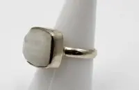 Серебряное кольцо с лунным камнем, размер 51, 6,3 г