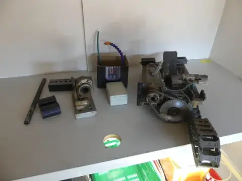 Konvolut maskindele (servomotor, lineære styringer, energikæde, pneumatik)