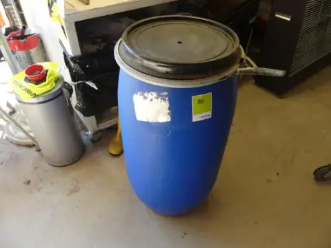 Tønde med låg og spændering