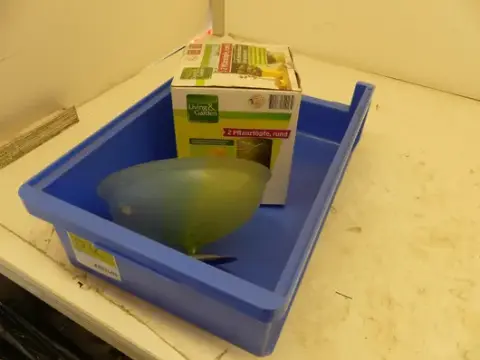 Konvolut havedekoration og plantekrukker m.m.