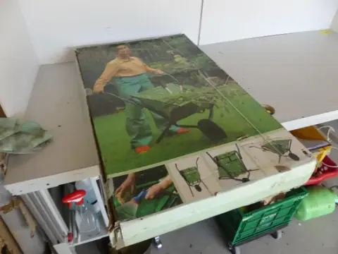 Sammenleggbar trillebår med tekstilbøtte