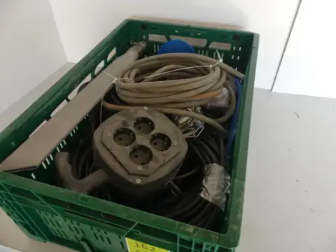 Konvolut af elektrisk materiale bl.a. forlængerledning