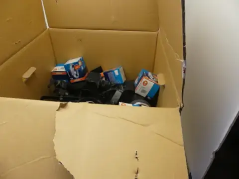 Parti elektrisk materiale