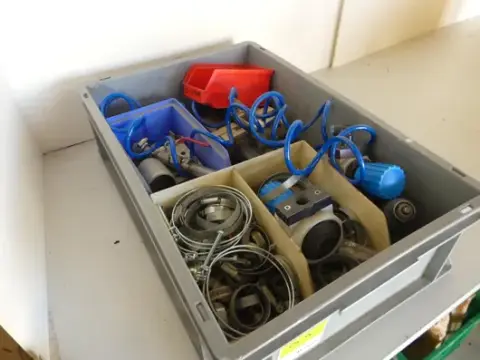 Konvolutt pneumatikk m.m. spiral-trykkluftslanger (trykkluftfilter, pneumatikkylindere, slangeklemmer, smådeler)
