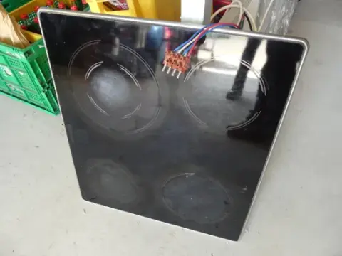 Innebygd glasskeramisk koketopp, 4 kokesoner